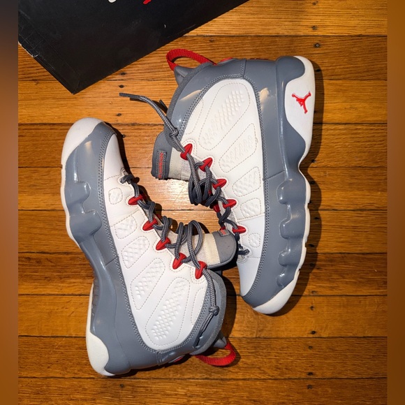 Jordan 9 Retro Mid Fire Red Size 6Y - Picture 4 of 8